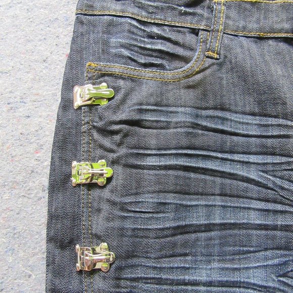 Women's Are Boot Cut Jeans - Picture 4 of 16